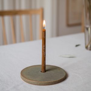 Kerzenhalter aus Ton von Lena Living & Nine
