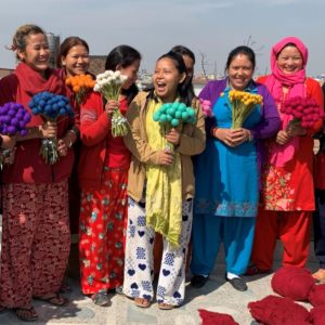 Frauen in Nepal filzen für Én Gry & Sif