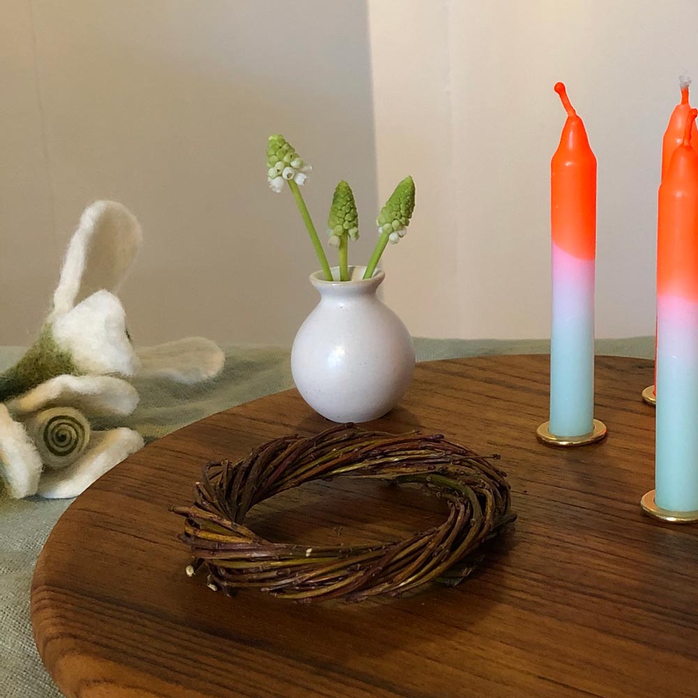 DIY-Kerzenhalter mit nachhaltiger Osterdekoration