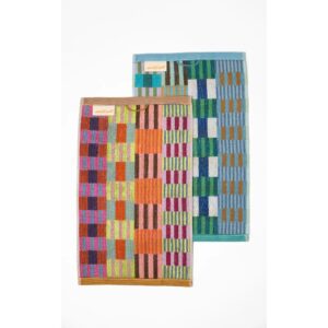 2er-Set farbenfrohe Gästehandtücher in zwei verschiedenen Designs: Ein Handtuch mit lebendigen Streifen in Türkis-, Grün-, Blau- und Beigetönen, das andere mit pastelligen und kräftigen Streifen in Rosa-, Lila-, Grün-, Orange- und Brauntönen – perfekt für stilvolle Akzente im Badezimmer.